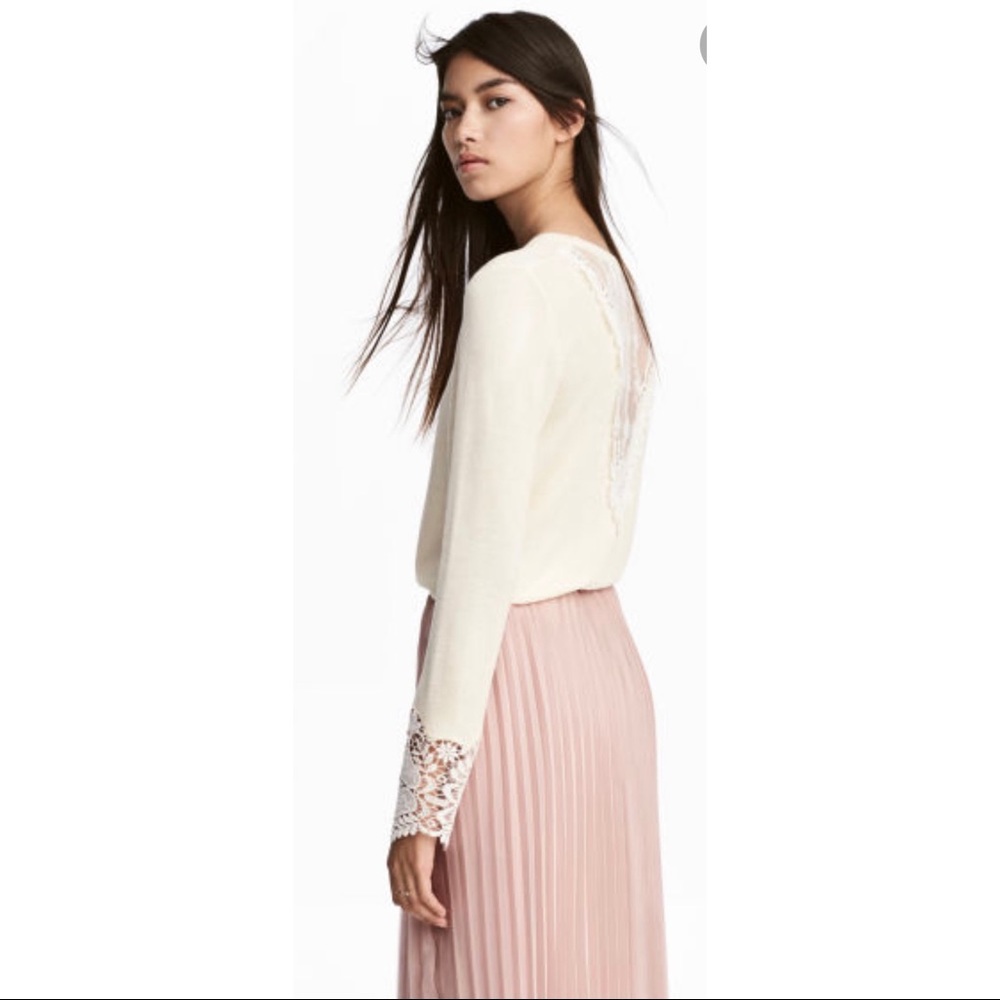 🌸2 for $30🌸 Sweater with Lace Details